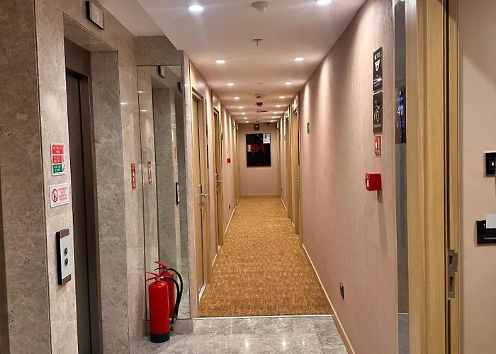 Отель Sapphire 4*